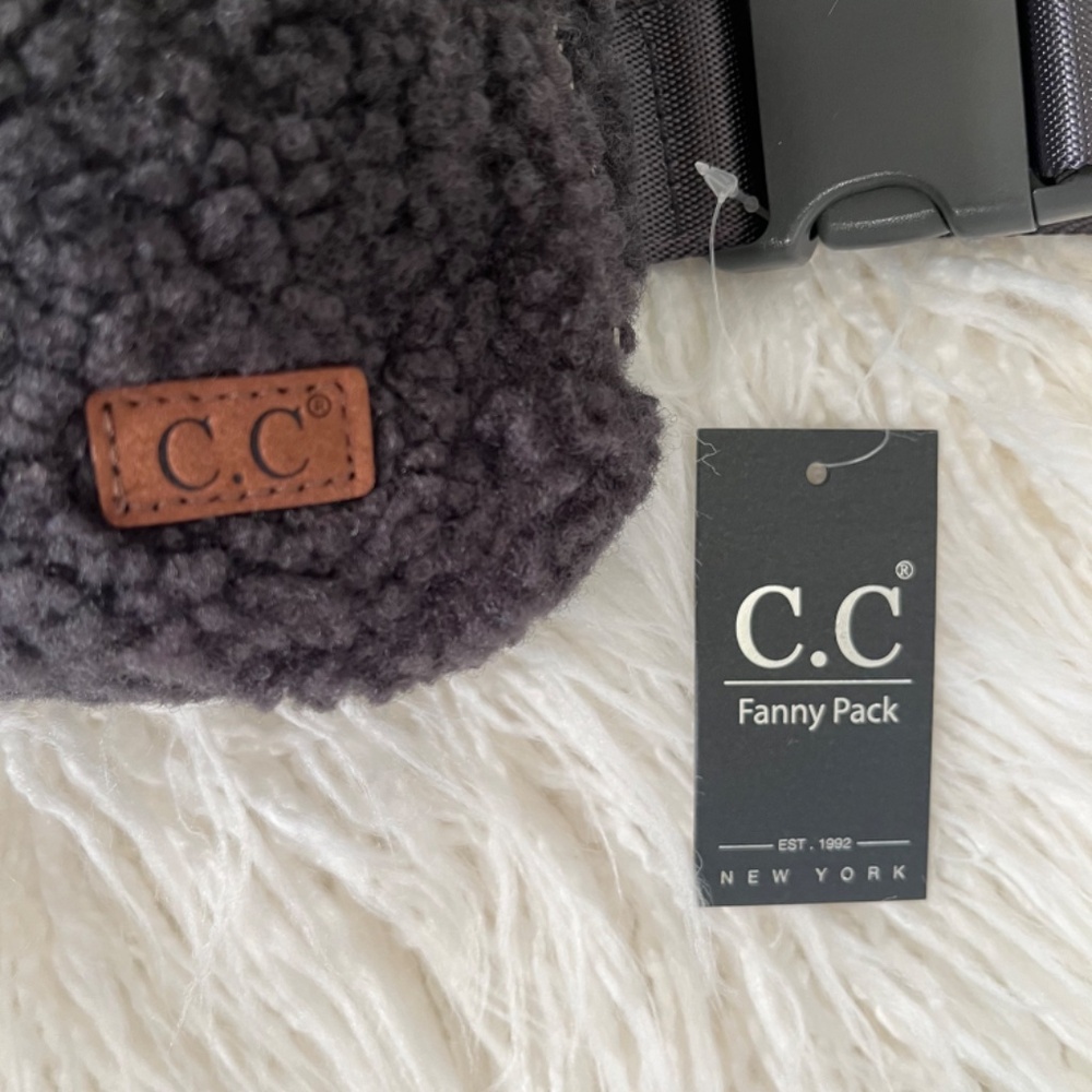 C.C. "Belt Bag in dark grey/charcoal sherpa" - Picture 6 of 12